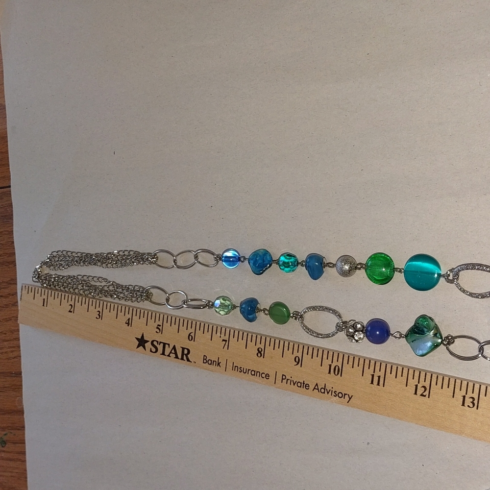 Turquoise colored acrylic Stone multicolored on a silver tone chain - Picture 4 of 4